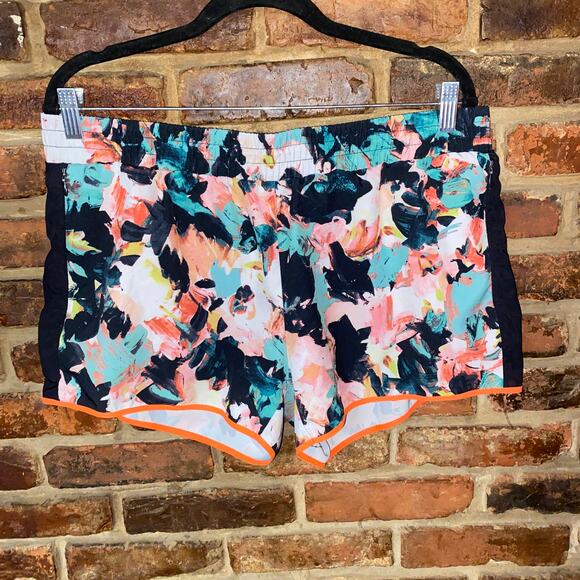 Fabletics Paintbrush Floral Lined Fallon Activewear Athletic Shorts Women's XL - Picture 2 of 6